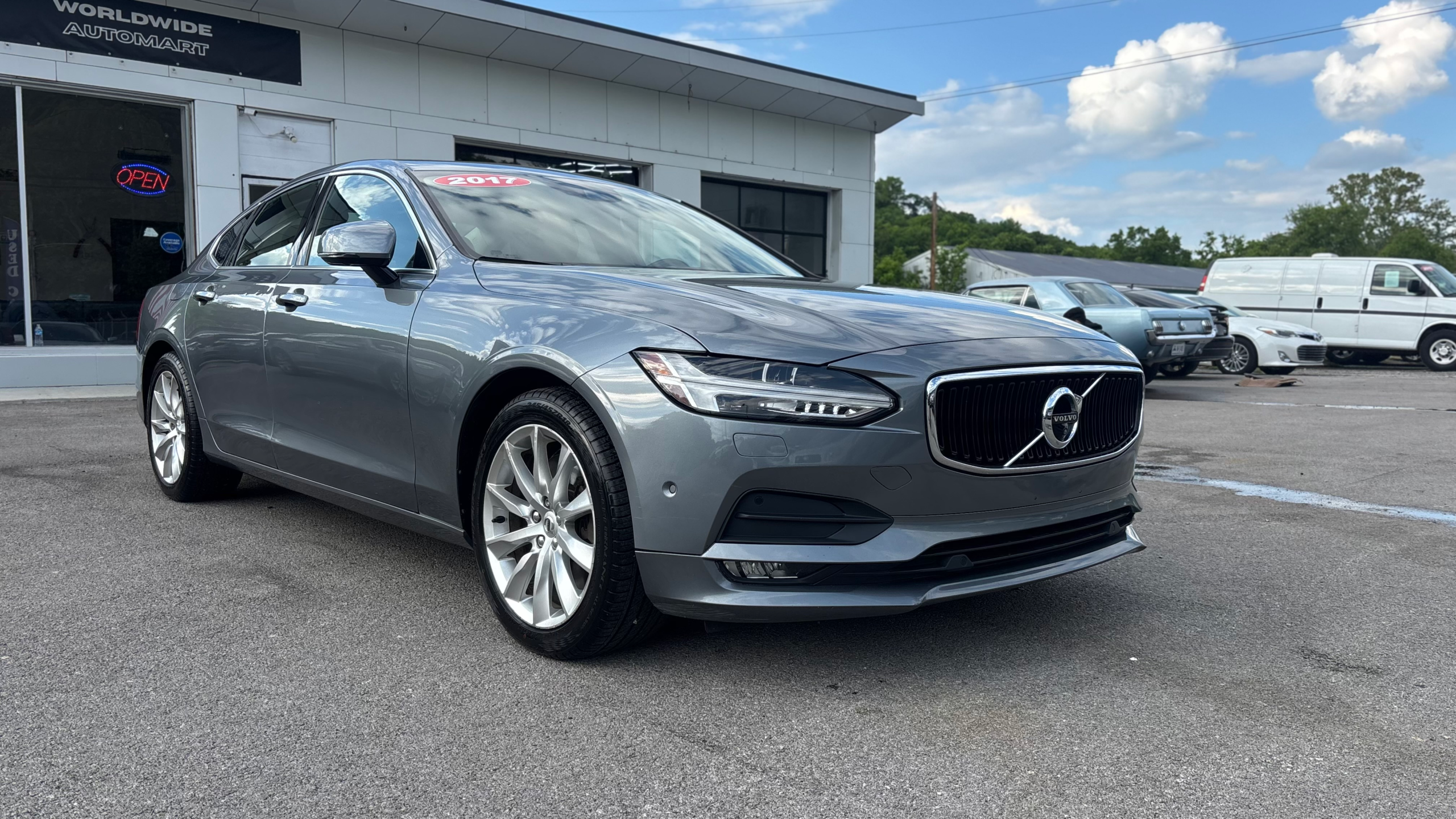 2017 Volvo S90 T6 Momentum AWD Sedan 4D